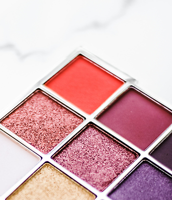 포토 JPG 해외이미지 백그라운드 사람없음 세트 뷰티 화려 대리석 아이섀도 해외202309 해외포토 컨셉 재료 화장품 파일형식