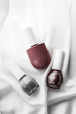 포토 JPG 해외이미지 백그라운드 사람없음 갈색 우아함 흰배경 매니큐어 구김 카피스페이스 해외포토 컬러 컨셉 모션 화장품 공백 흰색 파일형식