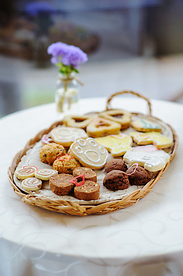 포토 JPG 해외이미지 음식 컬러 백그라운드 실내 사람없음 목재 갈색 바구니 쿠키 케이크 저녁식사 침묵 흰색 신선 그룹 달콤 아침식사 굽기 먹기 상쾌 점심식사 고립 구성 페스츄리 맛있는 해외202309 해외포토 나무 감정 빵 재료 모션 디저트 내부 식사 소리 맛 구이 파일형식