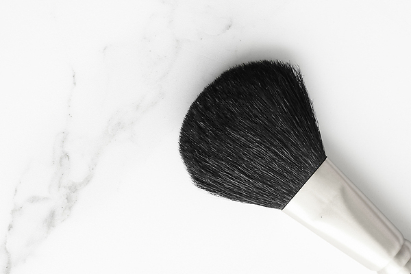 포토 JPG 해외이미지 백그라운드 사람없음 흰색 고급 대리석 메이크업브러쉬 카피스페이스 해외202309 해외포토 컬러 컨셉 재료 공백 붓 파일형식