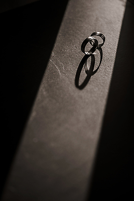 포토 JPG 해외이미지 식물 디자인 커플 여자 기념일 꽃잎 꽃 행복 결혼 백그라운드 잎 2 꽃무늬 가족 자연 결혼식 남편 관리 선물 사랑 사람없음 목재 장식 컬러풀 뷰티 장미 금속 낭만 흰색 축하 반지 원형 황금 고급 우아함 보석 심볼 해외202309 해외포토 도형 나무 감정 컬러 컨셉 무늬 재료 장신구 관계 재질 사람 이벤트 광석 생태계 파일형식