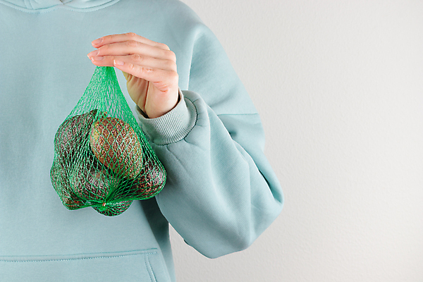 포토 JPG 해외이미지 손 음식 컨셉 농업 채소 가방 과일 자연 새로움 건강 관리 사람없음 초록색 쇼핑 환경 상점 신선 잡기 시장 상품 고객 무역 팩 패키지 소매 아보카도 마케팅 해외202309 해외포토 잡화 산업 컬러 모션 신체부위 화장품 생태계 파일형식