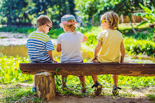 포토 JPG 해외이미지 백인 라이프스타일 행복 어린이 스포츠 여행 배낭 가족 자연 사람 소년 야외 세명 건강관리 트래킹 하이킹 바이러스 숲 결합 가득함 감염 종료 경보 전염병 코로나바이러스 락다운 해외202309 해외포토 서양인 남자 감정 가방 관계 레저 건강 관리 생활 질병 생태계 파일형식