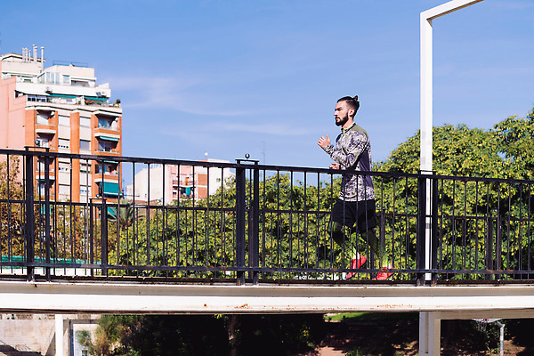 포토 JPG 해외이미지 라이프스타일 웰빙 남자 스포츠 포즈 이동 모션 휴식 건강 한명 사람 성인 운동복 달리기 조깅 운동 힘 활발 에너지 도시 결심 연습 속도 달리기선수 스타일 카피스페이스 자극 해외202309 해외포토 1 옷 컨셉 생활 공백 육상선수 파일형식