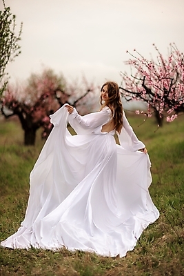 포토 JPG 해외이미지 나무 모델 계절 공원 여자 꽃 행복 분홍색 백그라운드 잎 꽃무늬 패턴 일러스트 자연 날리기 수채화 실내 한명 여름 청춘 금발 뷰티 유행 3D 정원 스파 봄 벚꽃 흰색 개화 체리 떨어짐 복숭아 부드러움 덮기 내추럴 고립 타격 스타일 해외202309 해외포토 식물 1 헤어스타일 공공시설 감정 컬러 컨셉 무늬 과일 모션 사람 내부 감각 디지털합성 생태계 파일형식