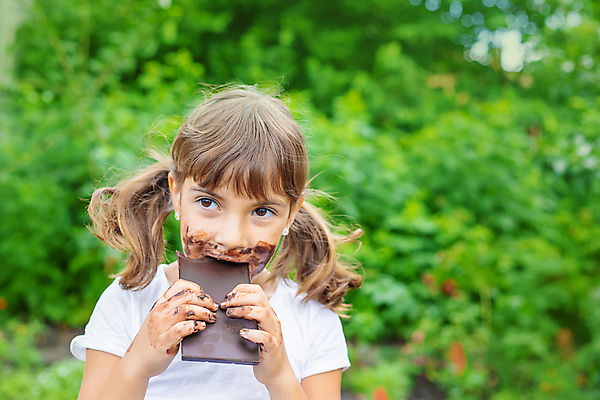 포토 JPG 해외이미지 백인 배너 여자 행복 얼굴 어린이 음식 백그라운드 다이어트 디저트 사탕 한명 미소 사람 소년 초록색 청춘 뷰티 갈색 초콜릿 기쁨 흰색 표현 아기 잡기 바 달콤 맛 작음 설탕 먹기 코코아 고립 카피스페이스 맛있는 해외202309 해외포토 서양인 1 남자 감정 음료 컬러 컨셉 모션 표정 건강 신체부위 공백 크기 파일형식