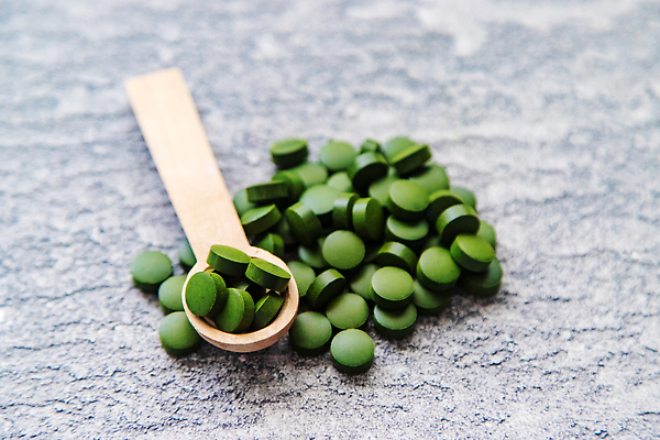 포토 JPG 해외이미지 식물 라이프스타일 음식 백그라운드 다이어트 건강 사람없음 목재 치료 초록색 알약 약 쌓기 숟가락 활발 흰색 해조류 가루 허브 유기농 날것 보리 흙더미 내추럴 보충 강렬 고립 단백질 땅바닥 채식주의자 디톡스 슈퍼푸드 비건 해외202309 해외포토 나무 웰빙 컬러 컨셉 재료 의학 모션 곡류 바닥 수저 생활 흙 해양식물 채식 건강식품 영양소 파일형식 더미