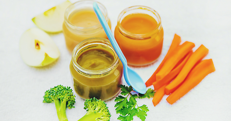 포토 JPG 해외이미지 유리병 사람없음 숟가락 당근 사과 브로콜리 먹기 해외202309 해외포토 채소 과일 모션 병_용기 뿌리채소 수저 파일형식