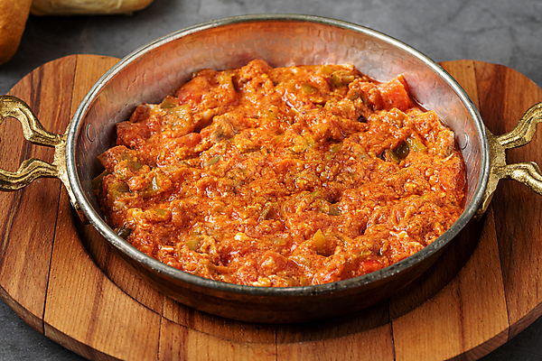 포토 JPG 해외이미지 전통 접시 음식 백그라운드 토마토 채소 양파 건강 요리 동양인 사람없음 목재 빨간색 초록색 계란 식사 저녁식사 시골 신선 맛 아침식사 지중해 후추 칠면조 오믈렛 점심식사 스크램블 아랍어 핸드메이드 맛있는 튀르키예 해외202309 해외포토 나무 식기 아시아 바다 컬러 컨셉 재료 조류 인종 알 계란요리 향신료 파일형식