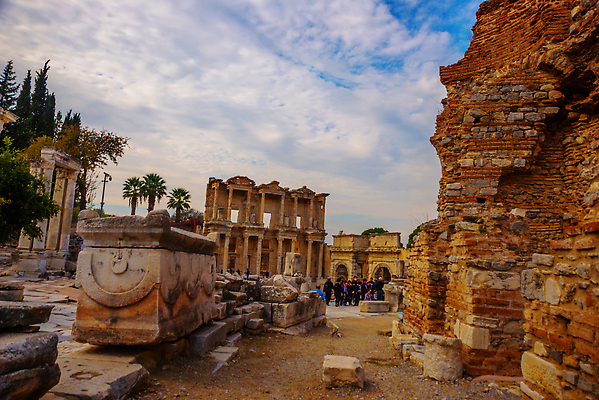 포토 JPG 해외이미지 아시아 문화 조각 여행 건축양식 풍경 사람없음 건물 골동품 바위 기둥 도시 사찰 역사 재산 수리 도서관 지중해 폐허 아치 대문 대리석 신성 신화 칠면조 그리스인 천연기념물 고고학 랜드마크 로마인 복원 옛날 제국 파멸 튀르키예 해외202309 해외포토 서양인 건축물 교육 건축 나라 바다 컨셉 재료 종교건축 조류 인종 금융 문 돌_바위 파일형식 소멸