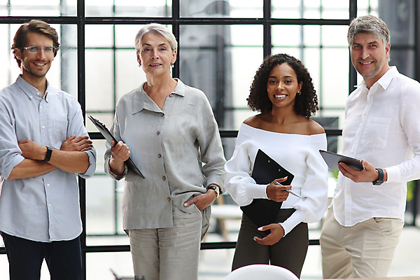 포토 JPG 해외이미지 직업 라이프스타일 여자 남자 유럽 회사 비즈니스 사업가 탁자 성공 노동자 함께함 실내 사람 여러명 가로 컴퓨터 사무실 미국 방 비즈니스맨 비즈니스우먼 그룹 상담원 동료 폴더 긍정 개성 분석가 프로그래머 해외202309 해외포토 나라 가구 다수 컨셉 북아메리카 관계 내부 생활 전자제품 직장인 사무원 파일 파일형식