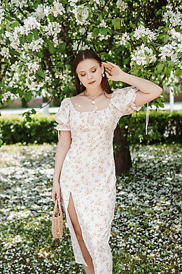 포토 JPG 해외이미지 공원 여자 꽃 잎 목걸이 한명 성인 야외 귀걸이 봄 밀짚모자 쉬폰원피스 성인여자한명만 해외202309 해외포토 식물 모자_잡화 1 계절 원피스 공공시설 장신구 사람 여자한명만 성인여자만 파일형식