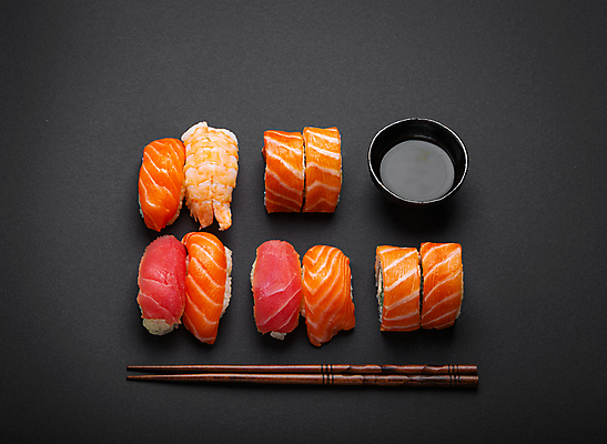 포토 JPG 해외이미지 젓가락 사람없음 초밥 간장 연어초밥 일본음식 참치초밥 해외202309 해외포토 음식 수저 양념 연어 파일형식