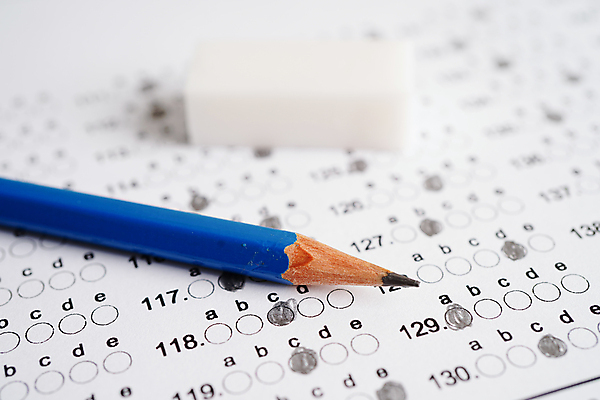 포토 JPG 해외이미지 종이 사람없음 학습 연필 시험 수학 선택 스마트 문제 수학기호 해외202309 해외포토 기호 교육 컨셉 교과목 학용품 필기구 파일형식