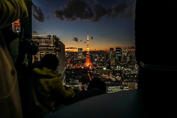 포토 JPG 해외이미지 도로 비즈니스 자동차 자연 하늘 풍경 사람없음 야외 건물 도시풍경 사무실 일본 고층빌딩 도시 고속도로 센터 도쿄 야간 전망대 기관 랜드마크 해외202309 해외포토 자연요소 건축물 아시아 길 육상교통 교통시설 빌딩 생태계 파일형식