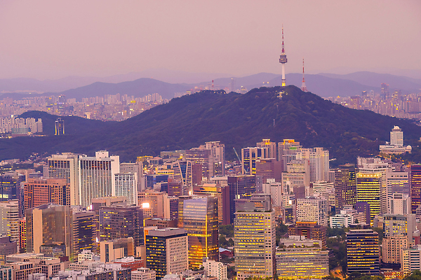 포토 JPG 해외이미지 백그라운드 산 서울 빌딩 사람없음 도시 저녁 스카이라인 해외202309 해외포토 한국 건물 야간 파일형식