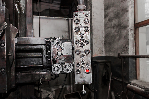 포토 JPG 해외이미지 식물 산업 백그라운드 공장 안전 사람없음 빨간색 빛 금속 모니터 힘 기계 방 장비 에너지 과학기술 기구 업무 판넬 네트워크 엔지니어 역 제조 연결 눈금 순환 전자 시스템 스위치 공학 계량기 세대 위로 원자력 분배 전압 제어 공급 해외202309 해외포토 교육 컬러 공업 교통시설 모션 재질 기술 컴퓨터 작업 기술자 파일형식