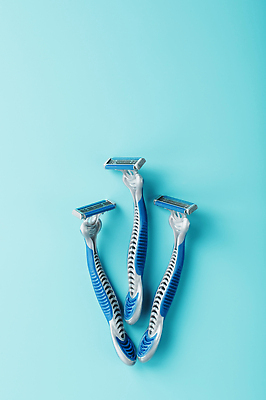 포토 JPG 해외이미지 사람없음 파란색 시원함 면도기 카피스페이스 해외202309 해외포토 컬러 위생용품 공백 파일형식