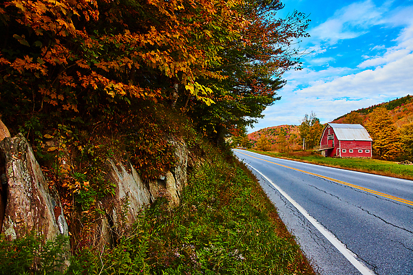 포토 JPG 해외이미지 나무 식물 구름 계절 공원 도로 길 여행 잎 밭 하늘 산 주택 풍경 사람없음 야외 빨간색 여름 페인트 가을 시골 도시 고속도로 숲 아스팔트 언덕 뉴욕 장면 외양간 방법 밭일 썩음 수평선 해외202309 해외포토 자연요소 공공시설 컬러 농업 교통시설 건물 미국 파일형식