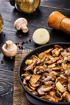 포토 JPG 해외이미지 음식 백그라운드 다이어트 채소 재료 유리 양파 피망 건강 요리 사람없음 목재 식사 저녁식사 버섯 튀김 흰색 신선 맛 먹기 허브 향신료 유기농 날것 곰팡이 식용 맛있는 해외202309 해외포토 나무 식물 웰빙 컬러 컨셉 모션 재질 향미료 파일형식