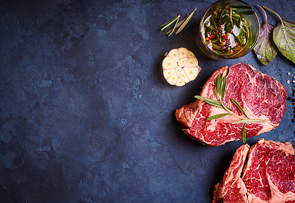 포토 JPG 해외이미지 프레임 스테이크 사람없음 하이앵글 소고기 허브 해외202309 해외포토 식물 뷰포인트 서양음식 육류 파일형식