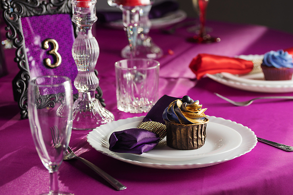 포토 JPG 해외이미지 음식 분홍색 디저트 사탕 사람없음 장식 컵 빨간색 파티 케이크 초콜릿 보라색 얼음 카페 생일 달콤 설탕 컵케이크 굽기 크림 머핀 페스츄리 맛있는 해외202309 해외포토 자연요소 식기 기념일 빵 컬러 이벤트 상점 맛 구이 파일형식