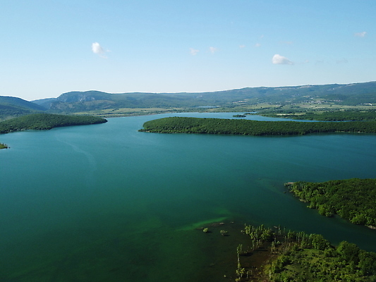 포토 JPG 해외이미지 나무 호수 여행 자연 하늘 산 안테나 파노라마 풍경 사람없음 야외 목재 초록색 물 파란색 컬러풀 뷰티 마을 환경 계곡 침묵 봄 하이킹 가을 시골 저수지 연못 숲 고도 언덕 산악지대 항공촬영 전국 해외202309 해외포토 자연요소 식물 계절 뷰포인트 컬러 재료 통신 레저 촬영기법 소리 생태계 파일형식