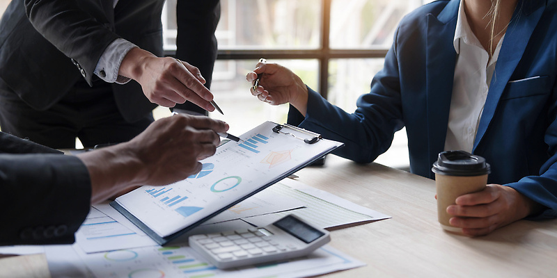 포토 JPG 해외이미지 컨셉 상의 회사 비즈니스 사업가 통신 그래프 설계 협상 사람 사람없음 금융 사무실 세일 공연 작업 결과 계획 토론 분석 서비스 보고서 컨설턴트 경영자 문서 수익 감독관 평가 회계 경영 계좌 마케팅 방법 예산 지원 프로젝트 회계사 비용 브레인스토밍 해외202309 해외포토 직업 옷 이벤트 경제 전문직 상담 리더 파일형식