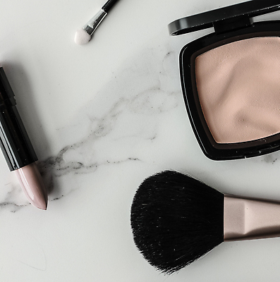 포토 JPG 해외이미지 백그라운드 사람없음 립스틱 고급 대리석 메이크업브러쉬 파운데이션 해외202309 해외포토 컨셉 재료 화장품 붓 파일형식