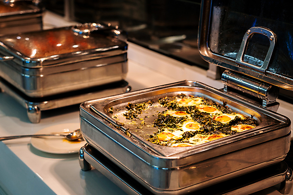 포토 JPG 해외이미지 접시 선 음식 탁자 호텔 쟁반 따뜻함 종류 요리 이벤트 사람없음 파티 주방 요식업 식당 계란 식사 저녁식사 신선 바 뜨거움 선택 아침식사 냄비 컨테이너 먹기 서비스 준비 조리대 난방 시금치 점심식사 뷔페 셀프 접수 줄서기 많음 해외202309 해외포토 식기 산업 가구 컨셉 채소 모션 숙소 상점 알 솥 파일형식