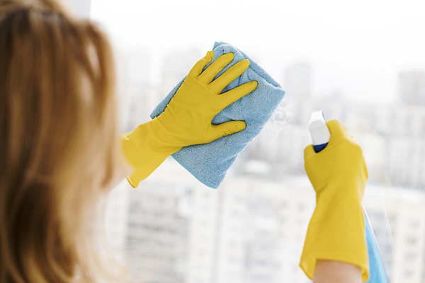 포토 JPG 해외이미지 직업 1 라이프스타일 응시 옷 여자 장갑 가사 창문 유리 주택 사람 성인 사람없음 야외 일상 물 노란색 거울 작업 도움 씻기 순수 서비스 주부 먼지 비누 걸레 닦기 세탁기 청소부 위생관리 화학물질 유체 해외202309 해외포토 자연요소 시선 잡화 컬러 컨셉 모션 재질 관리 건물 라이프 생활 위생용품 청결 가전제품 화학 청소도구 파일형식