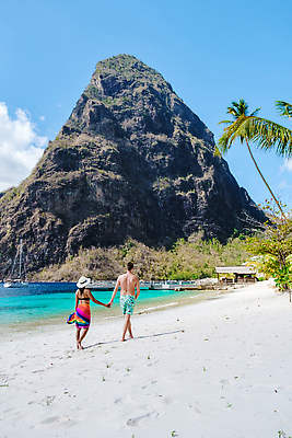 포토 JPG 해외이미지 라이프스타일 커플 여자 남자 수영복 행복 섬 여행 관계 휴가 산 함께함 손바닥 사랑 사람 야외 두명 비키니 맑음 낭만 자유 신혼여행 고급 성자 크루즈 이국적 파라다이스 해외202309 해외포토 손 옷 감정 종교 결혼 컨셉 배_교통 날씨 생활 파일형식