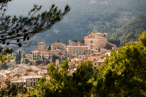 포토 JPG 해외이미지 나무 구름 계절 유럽 여행 건축양식 하늘 휴가 산 안테나 파노라마 풍경 사람없음 건물 도시풍경 햇빛 성당 교회 탑 골동품 나뭇가지 스페인 재산 지중해 장면 타운 항공촬영 랜드마크 옛날 전경 해외202309 해외포토 자연요소 식물 건축물 건축 나라 바다 뷰포인트 통신 종교건축 촬영기법 금융 태양 도시 파일형식 탑뷰