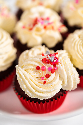 포토 JPG 해외이미지 사람없음 장식 달콤 컵케이크 휘핑크림 스프링클 해외202309 해외포토 케이크 맛 크림 휘핑 파일형식