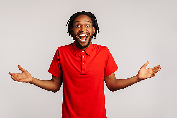 포토 JPG 해외이미지 응시 남자 감정 흑인 청소년 회색배경 성공 수염 실내 관리 한명 사람 검은색 놀람 기쁨 표현 우승 뉴스 예측 호기심 흥분 오르기 긍정 재택근무 감탄 고립 반응 승자 필승 해외202309 해외포토 서양인 1 시선 컬러 백그라운드 컨셉 비즈니스 모션 표정 내부 회색 최고 파일형식