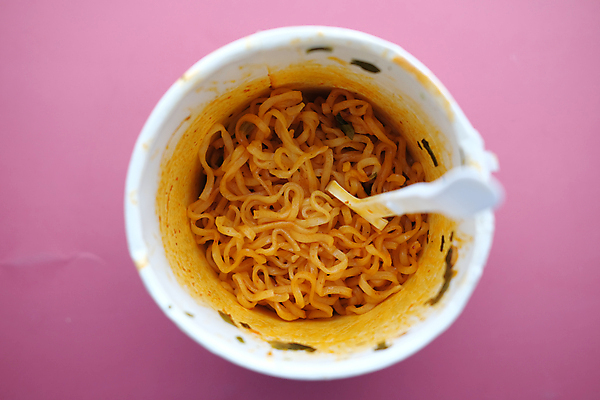 포토 JPG 해외이미지 손 여자 사람없음 흰색 잡기 붓 머리빗 질병 대머리 길이 고립 이슈 적자 해로움 해외202309 해외포토 헤어스타일 컬러 컨셉 의학 모션 사람 신체부위 미용용품 파일형식