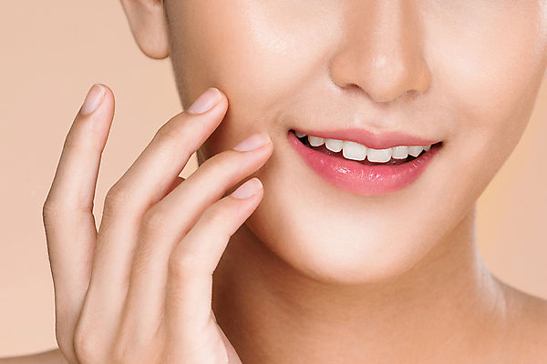 포토 JPG 해외이미지 모델 응시 여자 얼굴 한명 동양인 손짓 상반신 성인 앞모습 뷰티 우아함 피부 순수 성인여자한명만 해외202309 해외포토 1 시선 뷰포인트 컨셉 모션 사람 인종 신체부위 여자한명만 성인여자만 파일형식