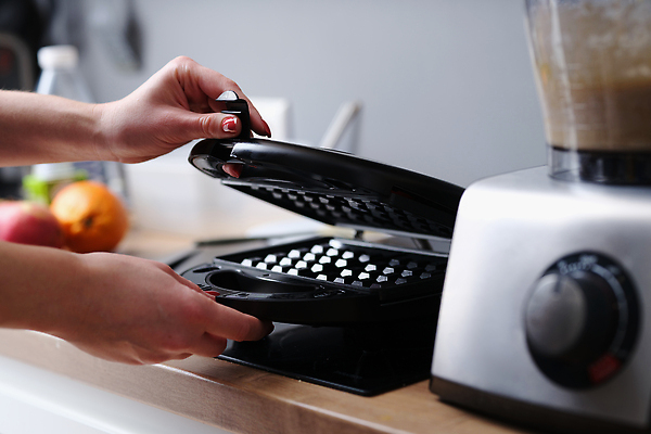 포토 JPG 해외이미지 전통 여자 음식 재료 가정 주방용품 디저트 건강 관리 요리 사람 사람없음 쿠키 과자 케이크 주방 기계 빵집 대접 신선 달콤 맛 아침식사 상품 굽기 먹기 철 준비 조리대 반죽 만들기 벨기에 레시피 와플 페스츄리 핸드메이드 맛있는 해외202309 해외포토 빵 생활용품 컨셉 모션 상점 식사 구이 서유럽 파일형식