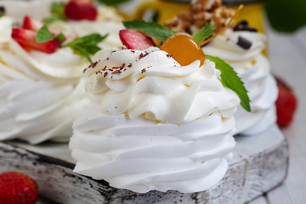 포토 JPG 해외이미지 근접촬영 사람없음 케이크 달콤 휘핑크림 해외202309 머랭쿠키 해외포토 뷰포인트 디저트 쿠키 맛 크림 머랭 휘핑 파일형식