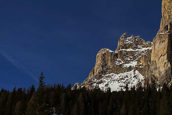 포토 JPG 해외이미지 유럽 자연 하늘 휴가 산 사람없음 야외 파란색 뷰티 놀람 이탈리아 추위 자유 가장자리 위험 가루 산등성이 알프스 암초 통과 해외202309 해외포토 감정 나라 컬러 컨셉 표정 둘레 생태계 파일형식