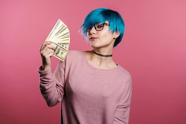 포토 JPG 해외이미지 백인 응시 여자 행복 백그라운드 지폐 돈 비즈니스 성공 한명 서기 사람 성인 금융 뷰티 달러 잡기 우승 절약 부채 행운 재산 흥분 이익 계산서 월급 고립 복권 수입 승자 해외202309 해외포토 서양인 1 시선 감정 컨셉 모션 경제 최고 파일형식