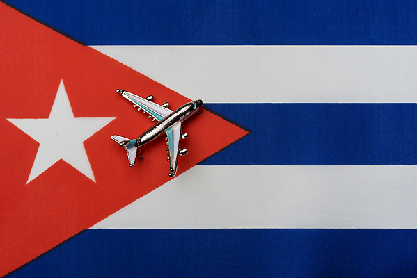 포토 JPG 해외이미지 모델 문화 여행 백그라운드 컨셉 교통시설 휴가 설계 비행기 사람없음 장난감 평화 자유 깃발 공항 항공 준비 상담 휴양지 방문 쿠바 예약 제안 해외202309 해외포토 교통 항공교통 대중교통 장소 중앙아메리카 시설 파일형식