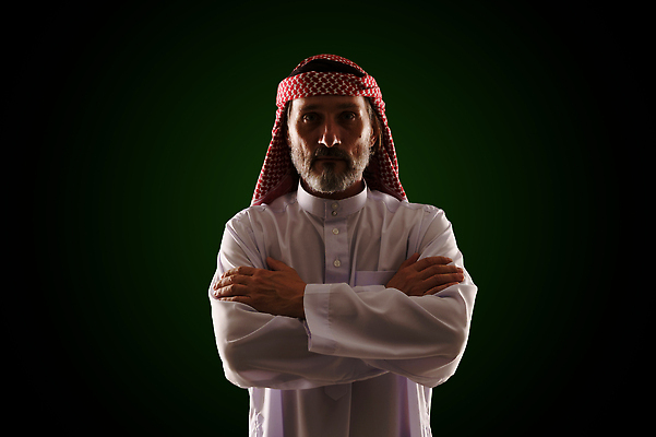 포토 JPG 해외이미지 전통 옷 종교 문화 모래 중년 중동 휴가 수염 한명 동양인 인종 성인 사막 기도 가운 의식 재산 이슬람교 집중 모스크 신성 커뮤니티 신앙심 예언자 터번 세관 해외202309 해외포토 1 나라 컨셉 사람 금융 머리장식 파일형식 관세청