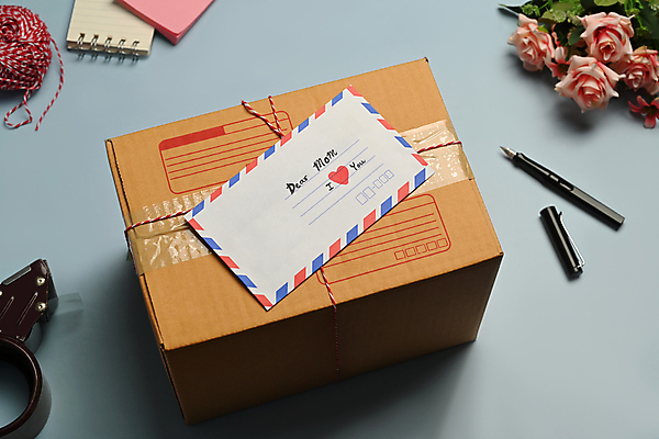 포토 JPG 해외이미지 포장 선물 사람없음 하이앵글 펜 편지 실타래 조화 택배상자 포장끈 해외202309 해외포토 뷰포인트 상자 필기구 택배 포장재료 파일형식