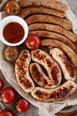 포토 JPG 해외이미지 그릇 토마토 사람없음 소시지 구이 종이호일 해외202309 해외포토 식기 음식 채소 가공식품 파일형식