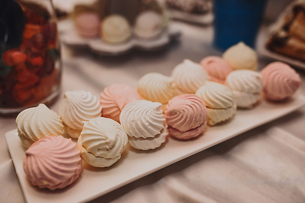 포토 JPG 해외이미지 접시 음식 빵 결혼 과일 탁자 딸기 휴가 디저트 쟁반 요리 이벤트 사람없음 장식 컬러풀 파티 세일 요식업 식당 식사 저녁식사 카페 샐러드 축하 신선 고급 선택 달콤 맛 작음 먹기 크림 서빙 블랙베리 점심식사 뷔페 줄서기 페스츄리 스타일 맛있는 해외202309 해외포토 식기 산업 컬러 가구 컨셉 모션 상점 크기 파일형식