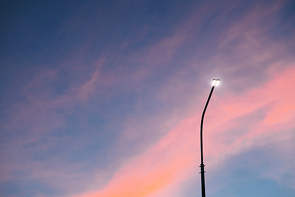 포토 JPG 해외이미지 구름 계절 공원 실루엣 여행 백그라운드 가로등 오렌지 자연 하늘 아침 조명 거리 풍경 사람없음 야외 여름 파란색 빛 컬러풀 햇빛 태양 뷰티 우주 일출 탑 어둠 힘 일몰 새벽 장비 에너지 등불 램프 도시 야간 저녁 봉 빛망울 해외202309 해외포토 주간 자연요소 건축물 공공시설 컬러 과일 촬영기법 노을 생태계 파일형식