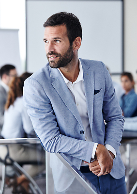 포토 JPG 해외이미지 백인 직업 여자 남자 행복 회사 비즈니스 사업가 통신 성공 회의 협력 직장 정장 여러명 성인 노트북 컴퓨터 사무실 업무 작업 비즈니스맨 비즈니스우먼 자신감 발표 그룹 계획 토론 동료 경영자 리더 문서 경영 세미나 프로젝트 브레인스토밍 해외202309 해외포토 서양인 옷 감정 다수 컨셉 관계 사람 전자제품 직장인 파일형식