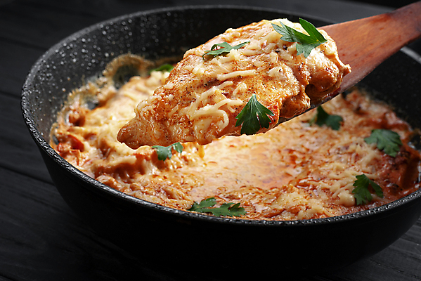 포토 JPG 해외이미지 전통 접시 문화 백그라운드 토마토 채소 건강 육류 요리 동양인 사람없음 빨간색 숟가락 식사 저녁식사 치킨 뜨거움 맛 냄비 가슴 찌개 인도인 먹기 크림 매움 레시피 후추 카레 버터 점심식사 마살라 케랄라주 맛있는 해외202309 해외포토 외국인 식기 음식 컬러 컨셉 식재료 모션 수저 인종 신체부위 인도_나라 솥 향신료 닭고기요리 파일형식