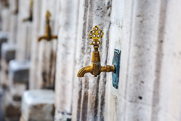 포토 JPG 해외이미지 전통 디자인 종교 문화 벽 여행 패턴 건축양식 이스탄불 미술 동양인 사람없음 물 교회 금속 수확 골동품 물방울 기도 의식 역사 떨어짐 씻기 빨래 이슬람교 묘사 분수 수도꼭지 모스크 대리석 닦기 동쪽 칠면조 놋쇠 신앙심 옛날 스타일 튀르키예 해외202309 해외포토 자연요소 건축 아시아 컨셉 가사 무늬 농업 재료 종교건축 모션 재질 조류 문화예술 인종 건물 청결 방향 파일형식